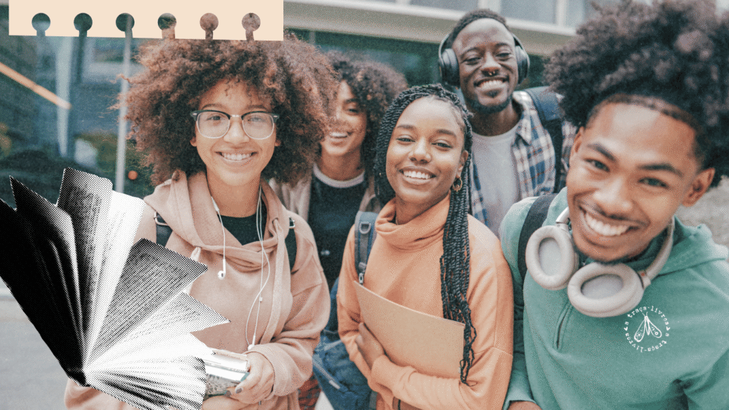 Alunos do ensino médio felizes se reunindo para estudar a lista de leituras obrigatórias da FUVEST.