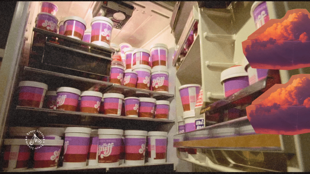 Cena do filme The stuff que tem relação com o alimento produzido em Gosma Rosa.