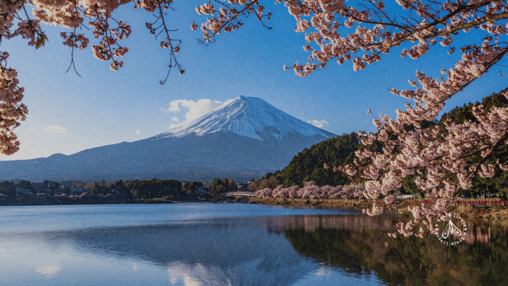 Imagem do Monte Fuji que serve de cenário para a história de Relatos de um gato viajante.
